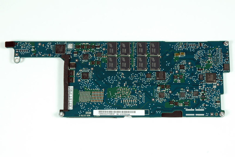 Illustration for article titled MacBook Air Fully Disassembled